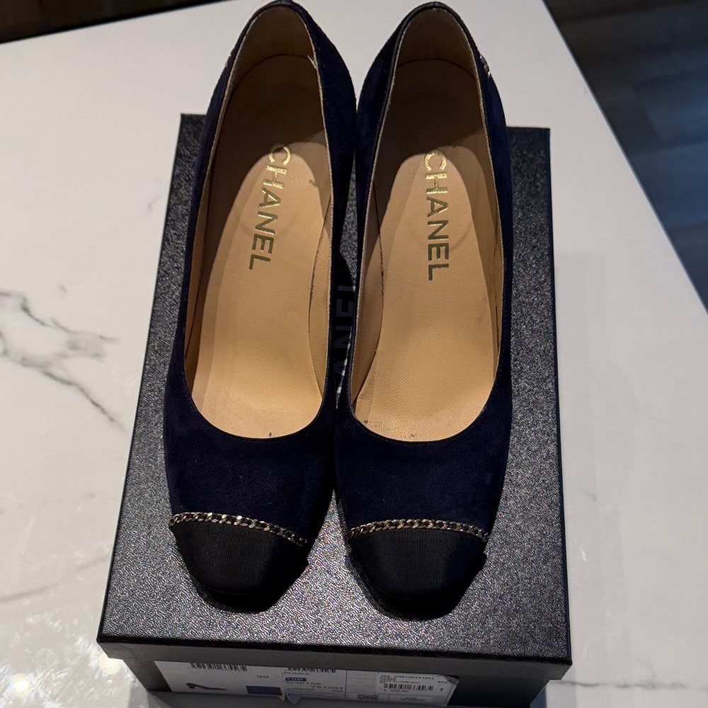 CHANEL Navy Suede Pumps with Black Cap-Toe and Chain Trim